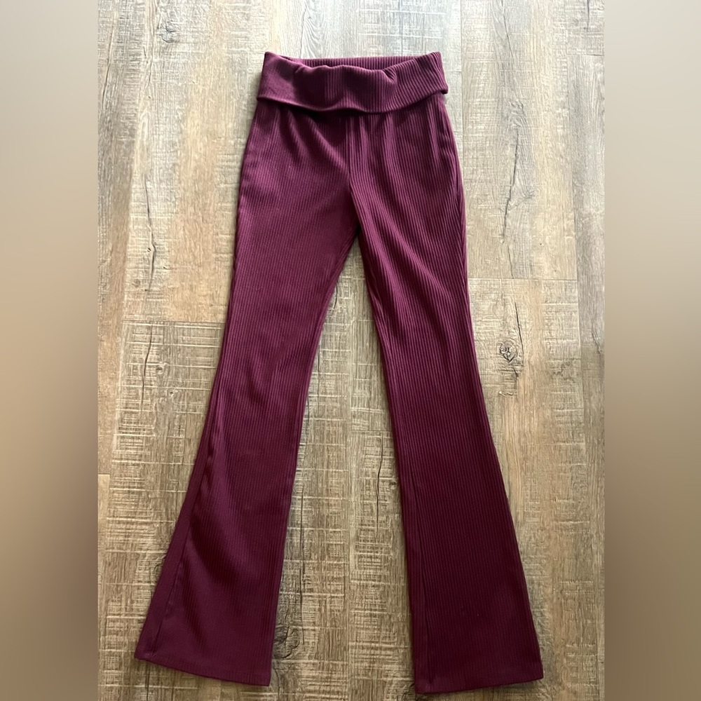 Woman’s xs Hippie Rose Ribbed Boot Cut leggings Pants in Burgundy Wine